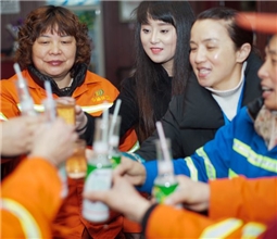 2018年环卫工人团年